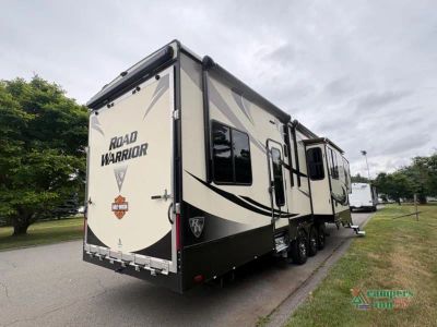 2017 Heartland Road Warrior — interior view