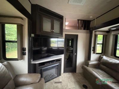 2017 Heartland Road Warrior — photo 22 view