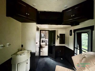 2017 Heartland Road Warrior — photo 26 view