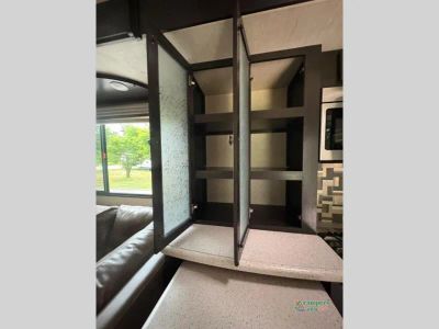 2017 Heartland Road Warrior — photo 15 view