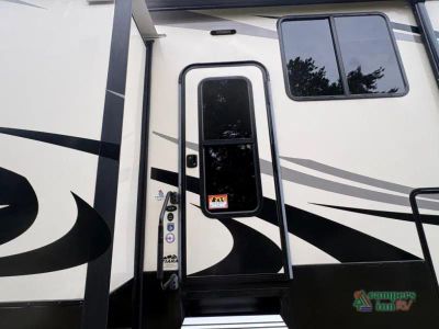 2017 Heartland Road Warrior — detail view