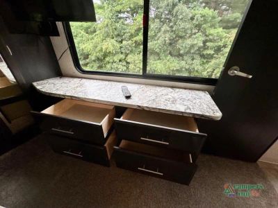 2017 Heartland Road Warrior — photo 38 view