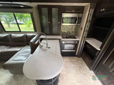 2017 Heartland Road Warrior — photo 11 view