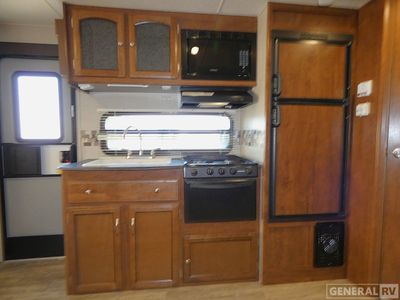 2017 Coachmen Freedom Express - Photo 7