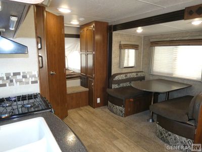 2017 Coachmen Freedom Express - Photo 5
