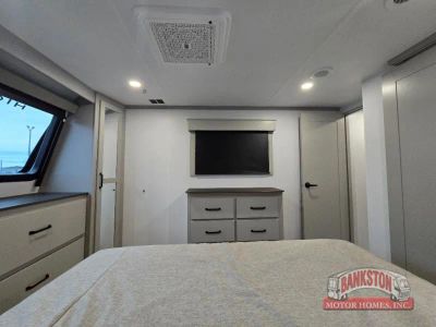 2026 Montana High Country 295RL - Photo 31