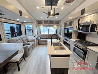 2026 Montana High Country 295RL - Photo 17