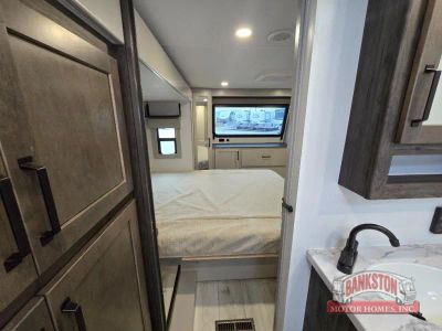 2026 Montana High Country 295RL - Photo 29