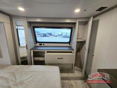 2026 Montana High Country 295RL - Photo 33