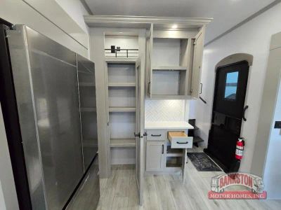 2026 Montana High Country 295RL - Photo 16