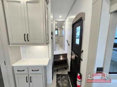 2026 Montana High Country 295RL - Photo 23