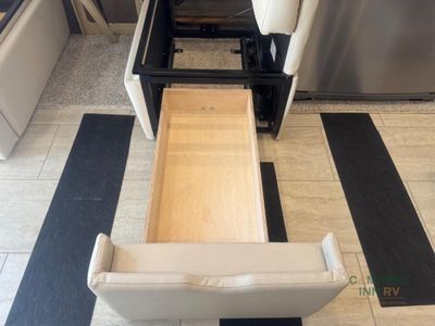 2025 Newmar Super Star — photo 47 view