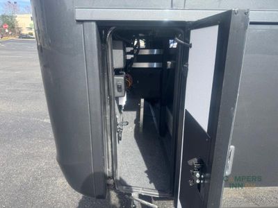 2025 Newmar Super Star — photo 18 view