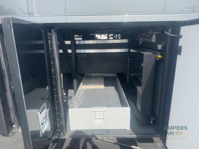 2025 Newmar Super Star — photo 14 view