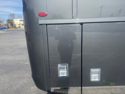 2025 Newmar Super Star — photo 17 view