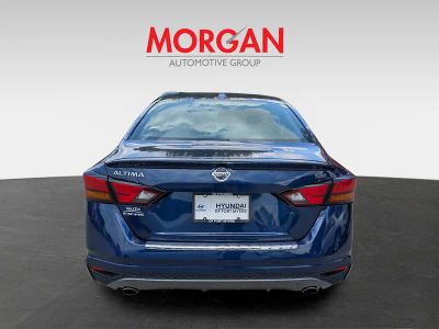 2022 Nissan Altima — detail view