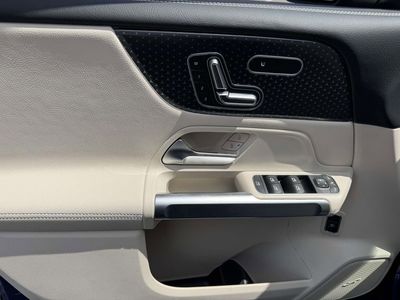2026 Mercedes-Benz GLB — photo 17 view