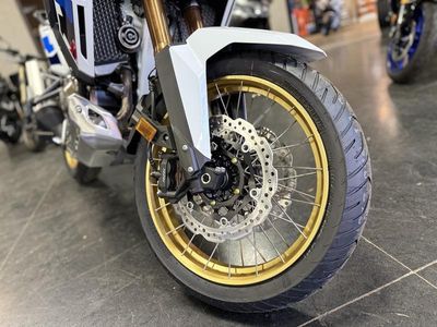 2025 Honda Africa Twin Adventure Sports ES - Photo 9