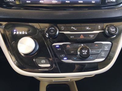 2023 Chrysler Pacifica — photo 20 view