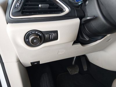 2023 Chrysler Pacifica — photo 13 view