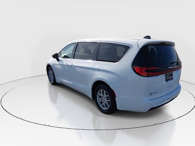 2023 Chrysler Pacifica — detail view