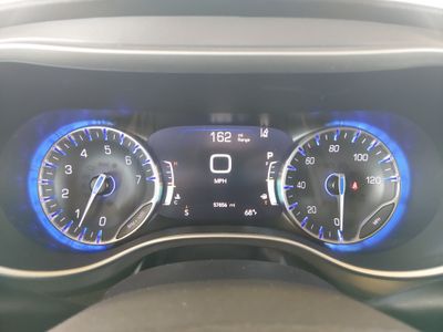 2023 Chrysler Pacifica — photo 14 view