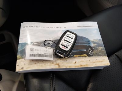 2023 Chrysler Pacifica — photo 15 view