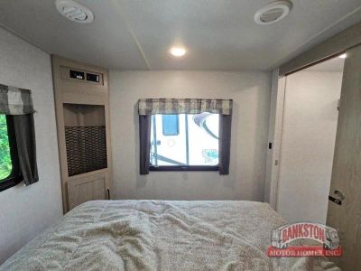 2021 Flagstaff Micro Lite 25FKS — photo 28 view