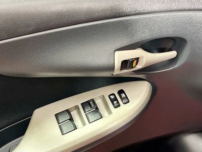 2013 Toyota Corolla — photo 14 view