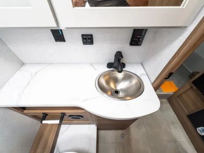 2027 Thor Motor Coach CHATEAU — photo 16 view
