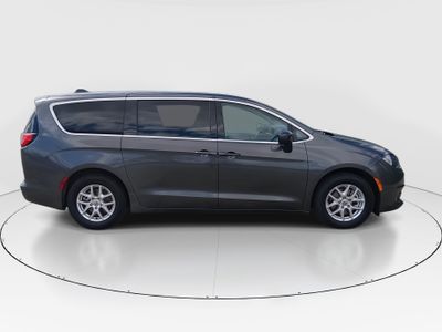 2023 Chrysler Voyager - Photo 8