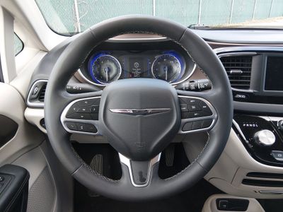 2023 Chrysler Voyager - Photo 12