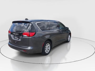 2023 Chrysler Voyager - Photo 7