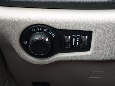 2023 Chrysler Voyager - Photo 19