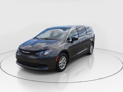 2023 Chrysler Voyager - Photo 3