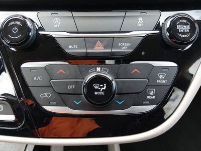 2023 Chrysler Voyager - Photo 13