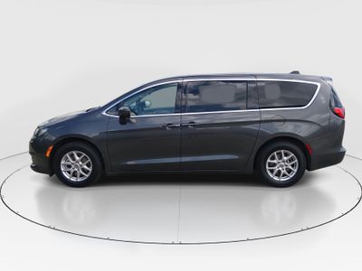 2023 Chrysler Voyager - Photo 4