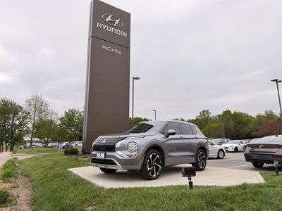 2022 Mitsubishi Outlander - Photo 1