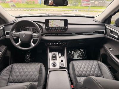 2022 Mitsubishi Outlander - Photo 3