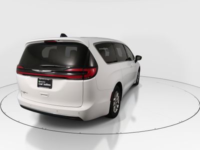 2024 Chrysler Pacifica — photo 7 view