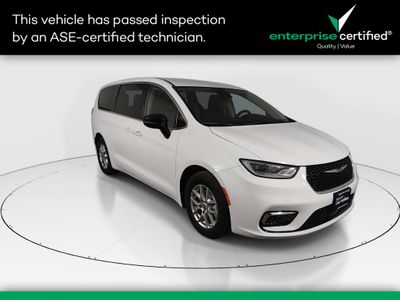 2024 Chrysler Pacifica Touring L FWD — front three-quarter view
