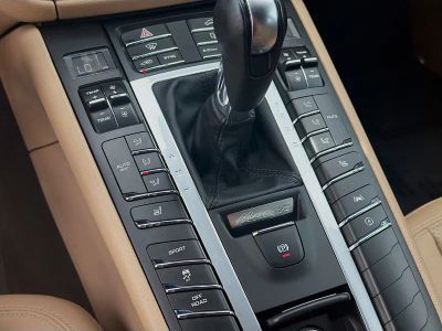 2021 Porsche Macan — photo 12 view