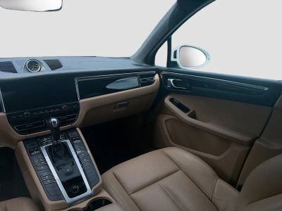 2021 Porsche Macan — photo 19 view