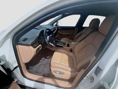 2021 Porsche Macan — photo 16 view