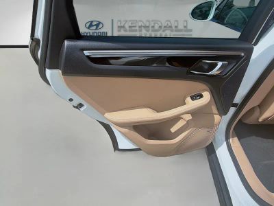 2021 Porsche Macan — photo 23 view