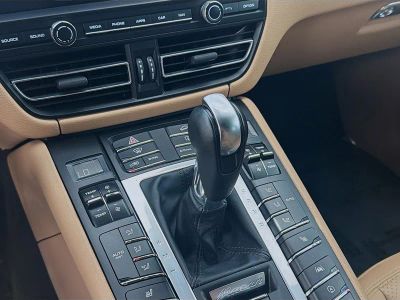 2021 Porsche Macan — photo 13 view