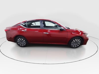 2024 Nissan Altima — photo 8 view