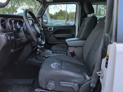 2022 Jeep Wrangler — photo 15 view