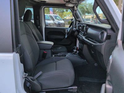 2022 Jeep Wrangler — photo 13 view