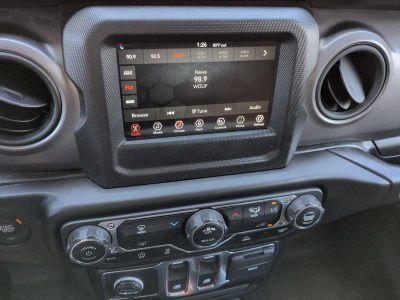 2022 Jeep Wrangler — photo 16 view